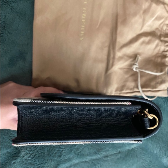 SOLD ON M.‼️Burberry Bag - Picture 4 of 9